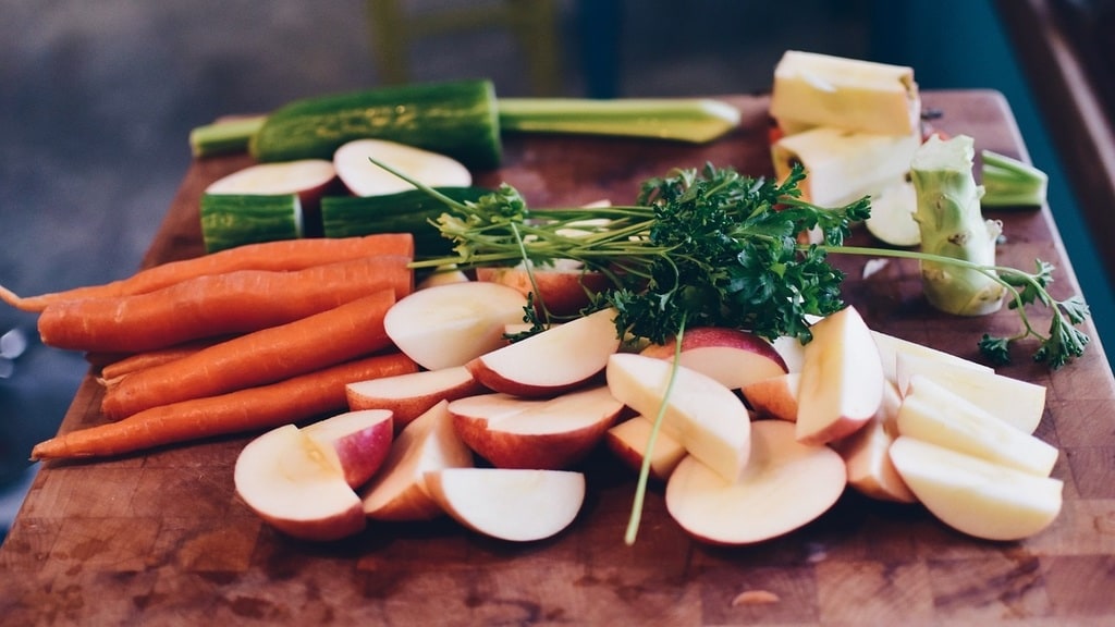 Participer à un cours de cuisine locale pour découvrir les saveurs du pays